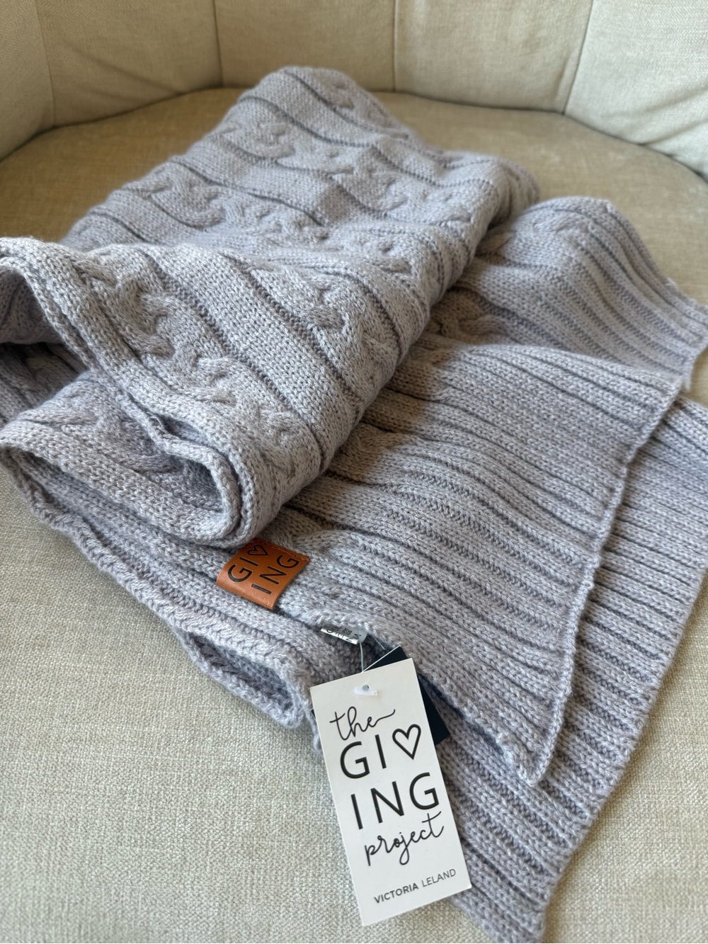 NWT Victoria Leland The Giving Project Periwinkle Gray Cable Knit Soft Scarf